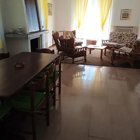 3 Bedrooms With Enclosed Garden At Dervio