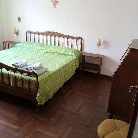 Апартаменты 3 Bedrooms With Enclosed Garden At *