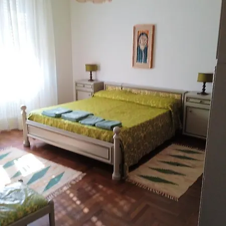 3 Bedrooms With Enclosed Garden At *